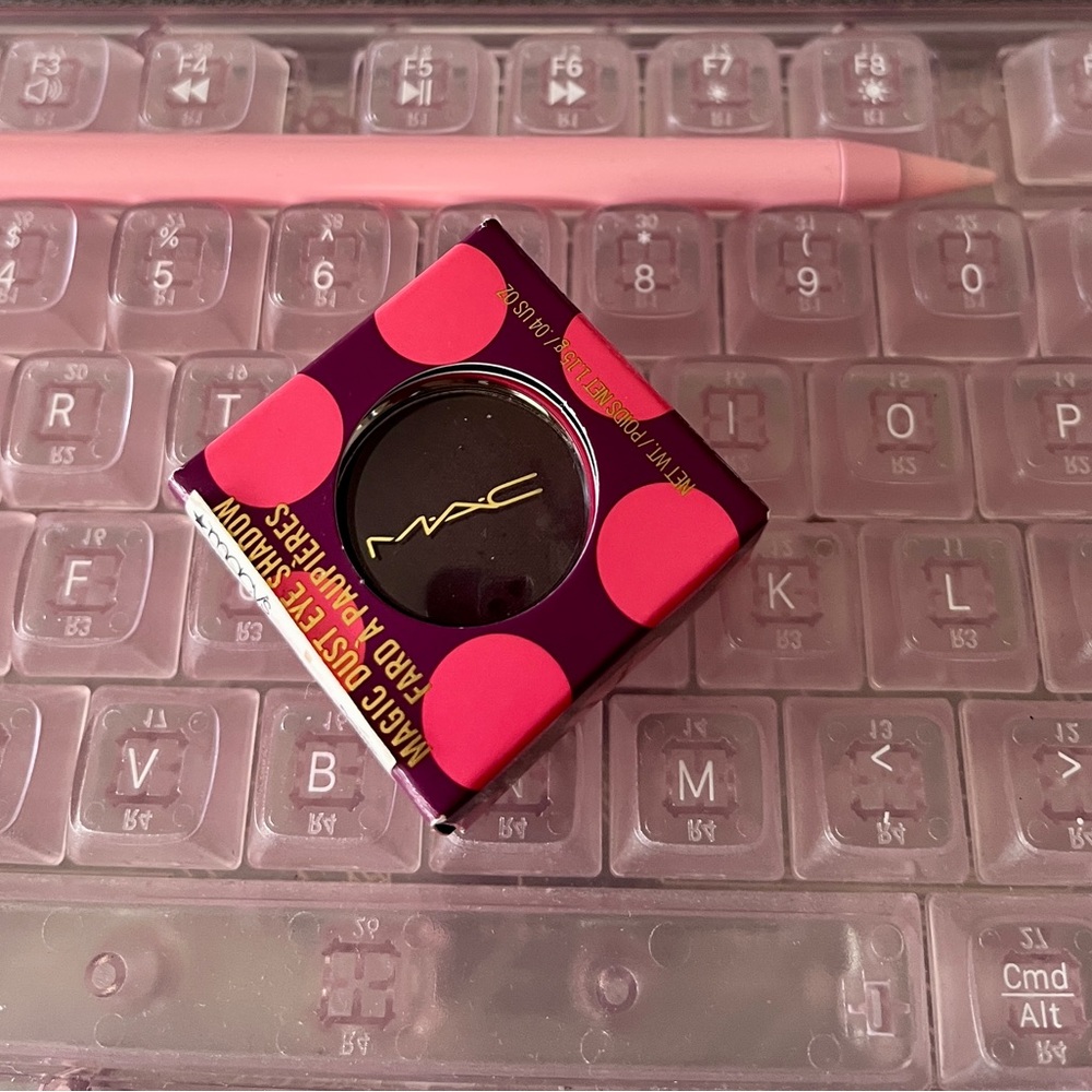 MAC Cosmetics Magic Dust Eyeshadow - Bold Purple